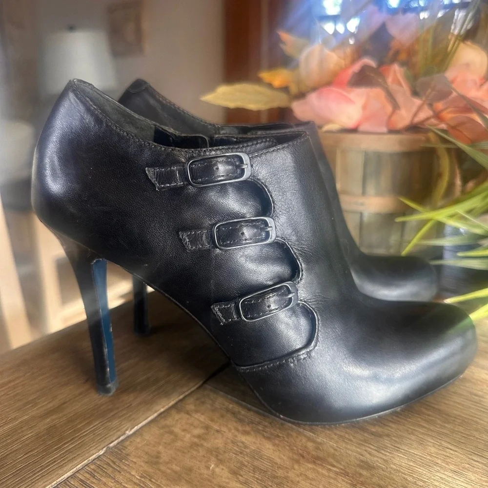 Maria Sharapova by Cole Haan‎ Black Leather Ankle Boots Buckle Stiletto Heels 7B